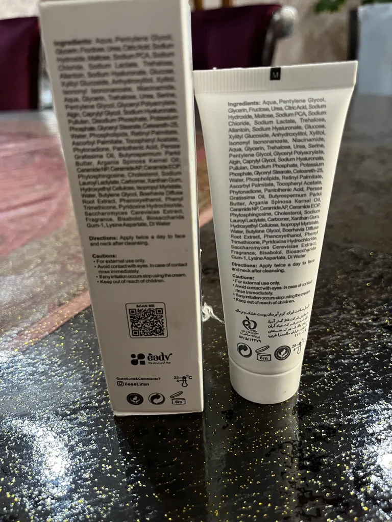 کرم مرطوب کننده لایسل مدل HYDRASEL RICH حجم 50 میلی لیتر