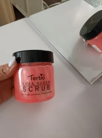 اسکراب لایه بردار پوست ترتیو مدل توت فرنگی شی باتر وزن 320 گرم