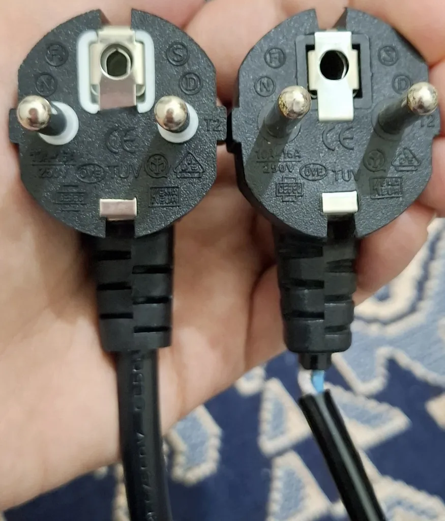 کابل برق سه پین آداپتور لپ تاپ کی نت پلاس مدل CL طول 1.5 متر