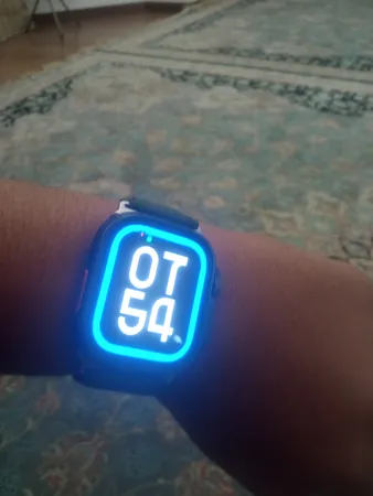 ساعت هوشمند مدل HK9 ULTRA 2 MAX دارای قابلیت های صفحه نمایش رنگی، صفحه نمایش لمسی، کنترل موسیقی (Music Player)، کنترل سطح اکسیژن خون، قابلیت مکالمه از طریق بلوتوث، پشتیبانی از زبان فارسی در منو و سیستم‌عامل بند سیلیکون