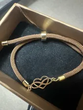 تجریه خرید دستبند طلا 18 عیار زنانه مدل قلب و بی نهايت