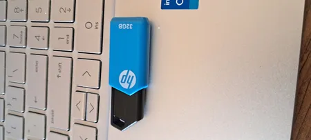 فلش مموری USB 2.0 اچ پی مدل V150w ظرفیت 32 گیگابایت