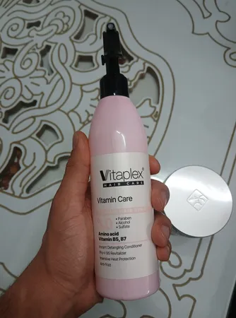 اسپری حالت دهنده مو با قدرت حفظ حالت مو 2 ویتاپلکس مدل Vitamin Care 03 مناسب مو خشک و معمولی حجم 300 میلی لیتر