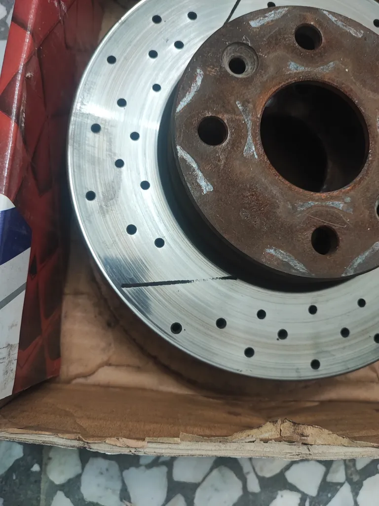 دیسک ترمز چرخ جلو کاردینال مدل سوراخ دار کد K22 مناسب کوییک