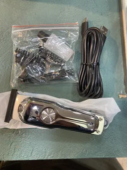 ماشین اصلاح موی سر و صورت وی جی ار مدل 071 به همراه تیغه یدک بسته 2 عددی