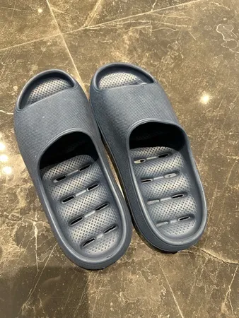 دمپایی حمام پایون مدل آرکا استخری کد 1350-DBE