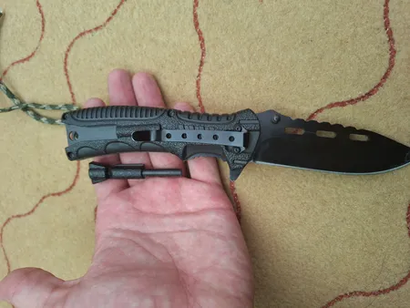 چاقوی سفری مدل چخماخ دار