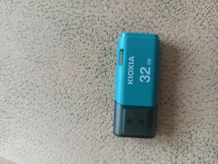 فلش مموری کیوکسیا مدل U202 ظرفیت 32 گیگابایت