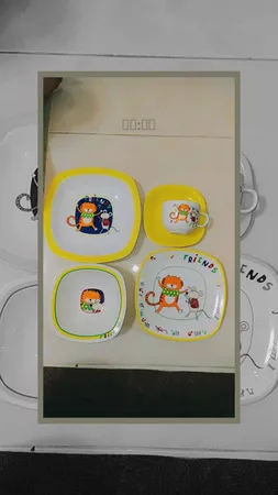 سرویس غذاخوری 5 پارچه کودک چینی زرین ایران مدل کواترو دوستان درجه عالی