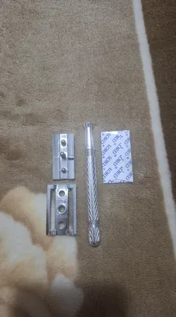 خود تراش لرد مدل L.122C به همراه تیغ یدک لرد مدل Super بسته 10 عددی