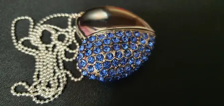 فلش مموری طرح قلب مدل UJ-004 ظرفیت 64 گیگابایت