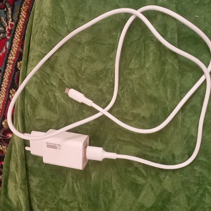 شارژر دیواری 20 وات سوموس تل مدل SMS-ER20 به همراه کابل microUSB