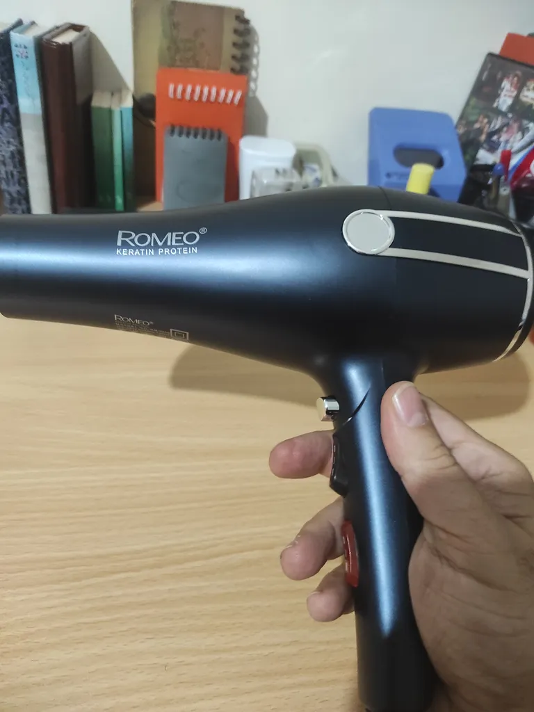 سشوار حرفه ای رومئو مدل RM-5050 سشوار حرفه ای رومئو مدل RM-5050