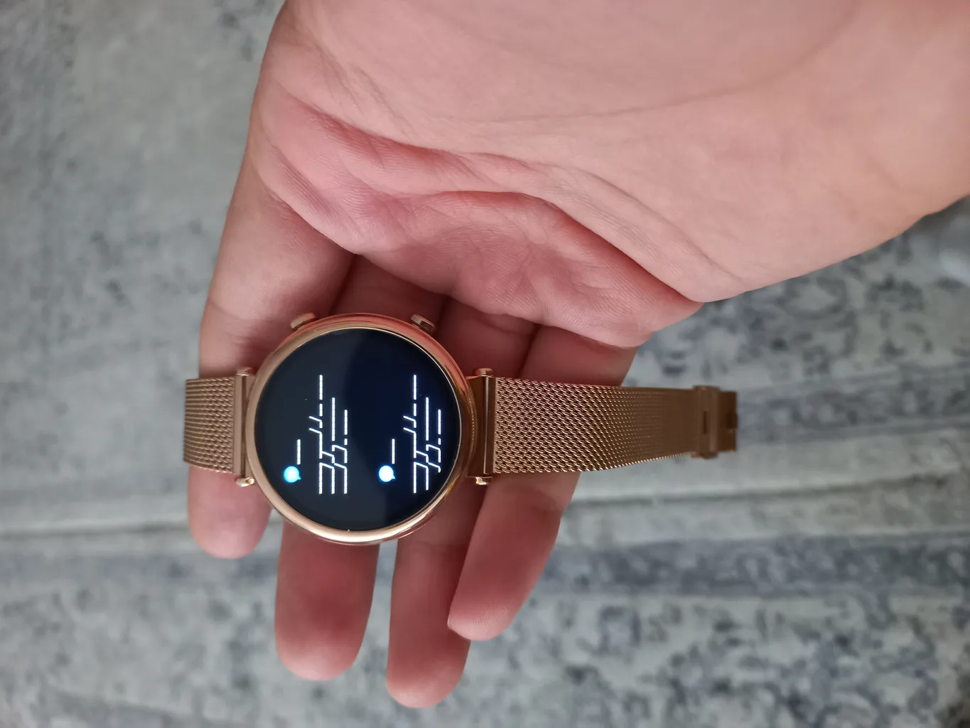 ساعت هوشمند بی اس تی مدل T86A با قابلیت صفحه نمایش رنگی و لمسی، مکالمه از طریق بلوتوث و امکان تغییر تم ساعت و بند فلزی