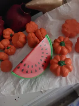 میوه تزیینی مدل کاج کد SRM-275 بسته 10 عددی