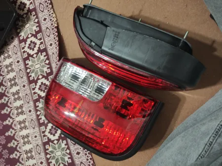 چراغ خطر عقب بهساز نور مدل km20 مناسب برای پراید 131 بسته 2 عددی