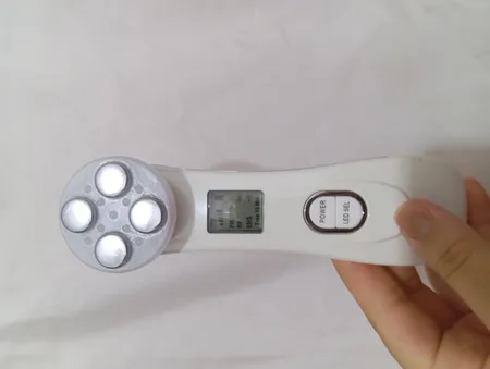 دستگاه جوانساز پوست مدل آر اف