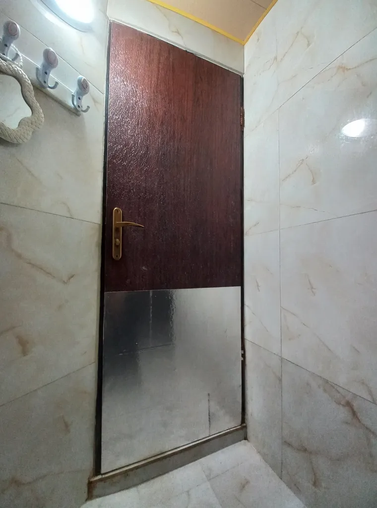 چسب عایق پوسیدگی درب حمام و سرویس بهداشتی مدل V190 عرض 28 سانتی متر