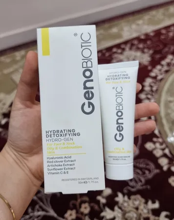 کرم مرطوب کننده صورت و گردن ژنوبایوتیک مدل 2863 مناسب برای پوست چرب و مختلط حجم 50 میلی لیتر