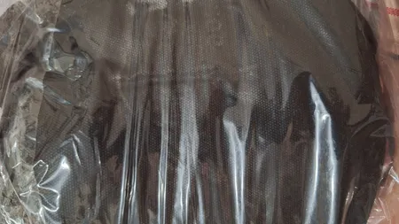 آفتابگیر شیشه جلو خودرو مدل عینکی به همراه کاور نگهدارنده