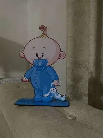 استند رومیزی کودک باروچین مدل پسر کوچولو کد S10