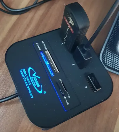 هاب 3 پورت USB و رم ریدر ایکس پی پروداکت مدل XP-HC836