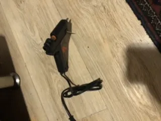 دستگاه چسب تفنگی جانسون مدل FL-138B به همراه یک عدد چسب حرارتی جانسون بصورت رایگان