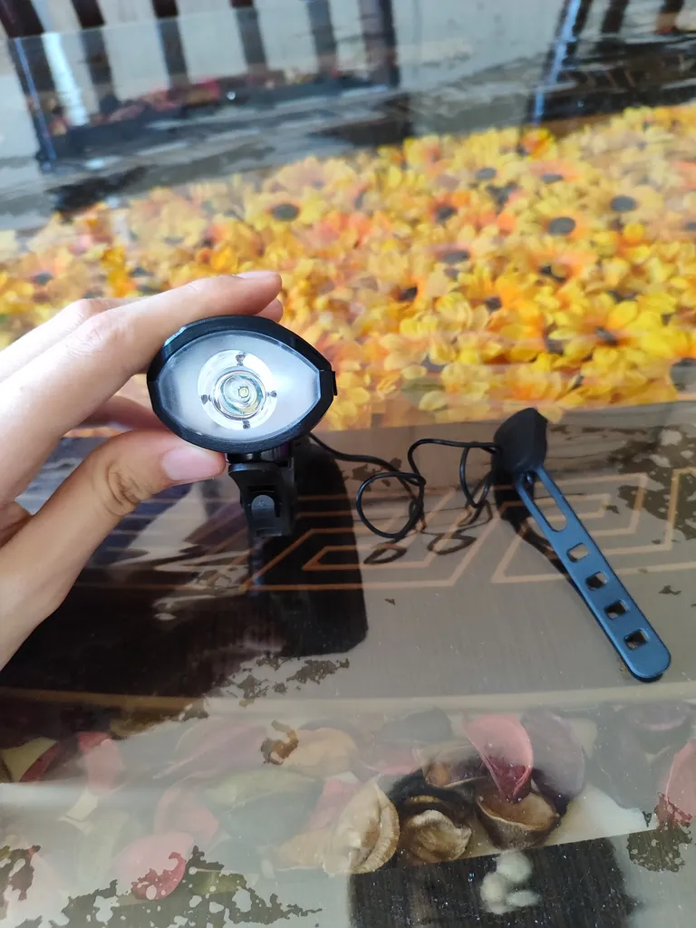 چراغ جلوی دوچرخه مدل LB7588