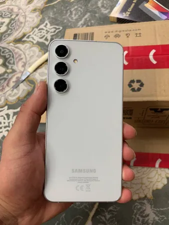 گوشی موبایل سامسونگ مدل S24 FE دو سیم کارت ظرفیت 256 گیگابایت و رم 8 گیگابایت - ویتنام - به همراه شارژر 25 وات سامسونگ