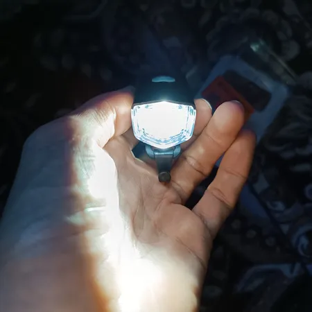 چراغ جلوی دوچرخه مدل شارژی