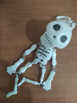 آویز تزیینی خودو طرح اسکلت مدل 21