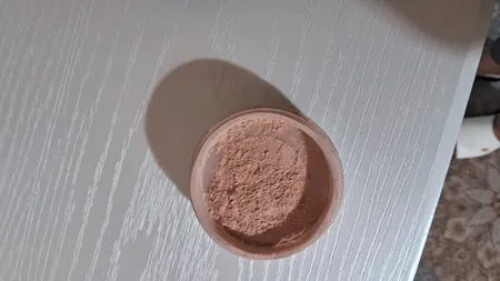 پودر تثبیت کننده آرایش لالا رخ شماره 01