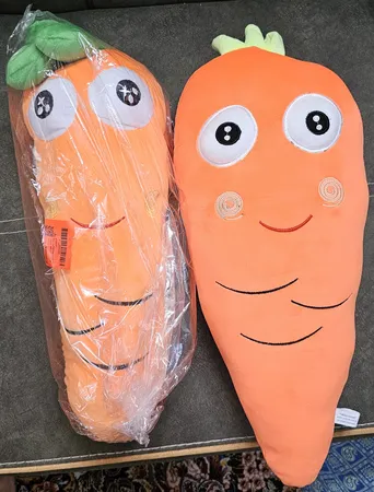 عروسک طرح هویج بالشتی مدل b1 ارتفاع 60 سانتی متر