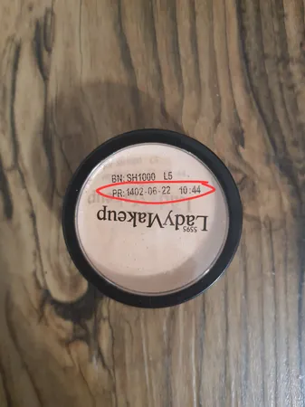 کرم فشرده لیدی میکاپ مدل سی آر شماره 1M