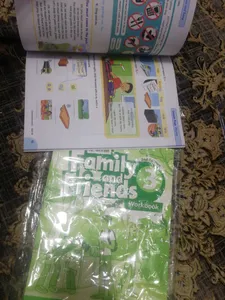 تجریه خرید کتاب Family and Friends 3 اثر Naomi Simmons انتشارات هیتا 2 جلدی