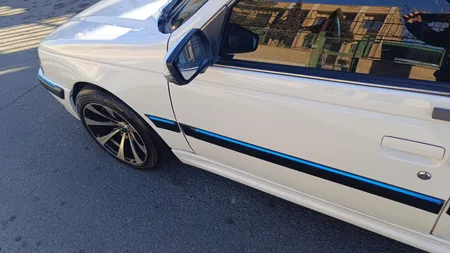 برچسب آبی سپر و زه بغل درب خودرو قطعه سازان کبیر مدل CHS-PARS20M-30572 مناسب برای پژو پارس