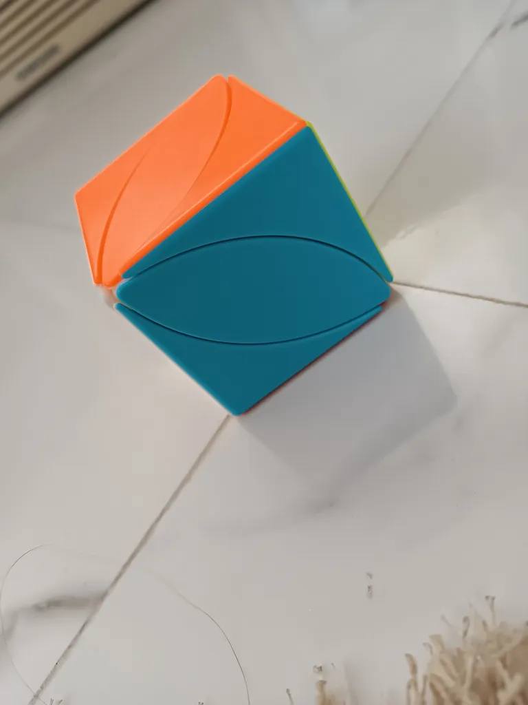 مکعب روبیک مدل خود رنگ طرح برگ