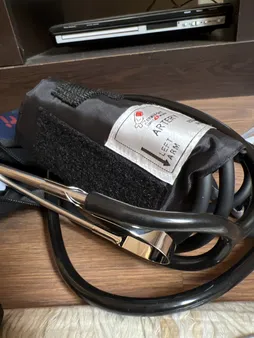 فشارسنج عقربه ای زنیت مد مدل ZTH-5001 به همراه گوشی طبی مدل ZTH-5001