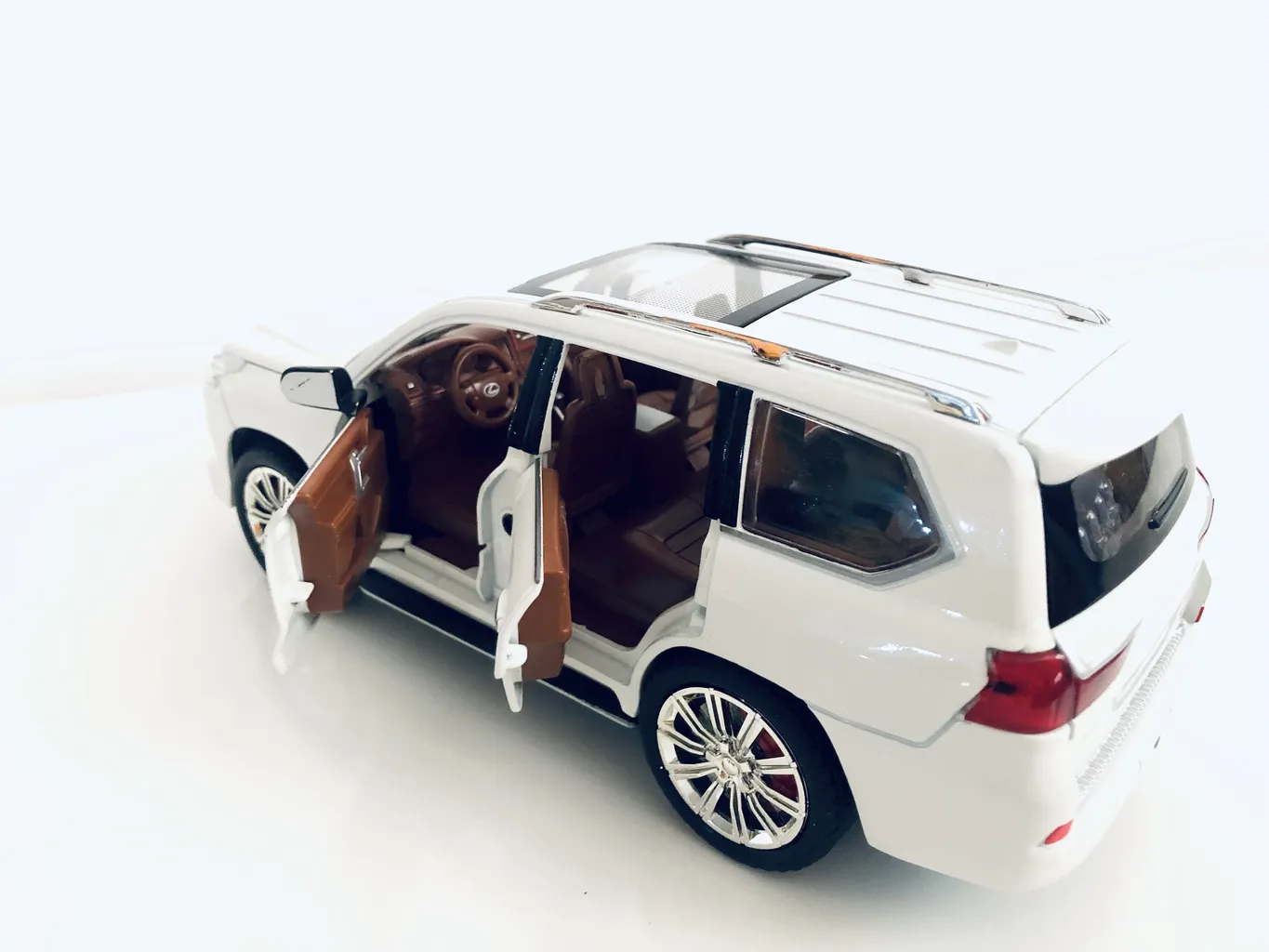 ماشین بازی ناب سل مدل چراغ دار فلزی LEXUS LX570 طرح دودزا