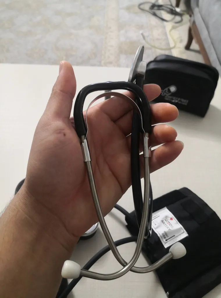 فشارسنج عقربه ای زنیت مد مدل ZTH-5001 به همراه گوشی طبی مدل ZTH-5001