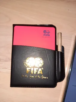 کارت داوری فوتبال طرح FIFA