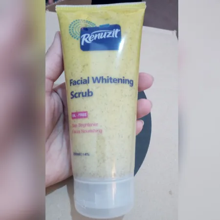 اسکراب لایه بردار صورت رینوزیت مدل 019 حجم 200 میلی لیتر