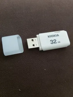 فلش مموری کیوکسیا مدل U202 ظرفیت 32 گیگابایت