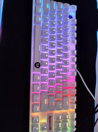 کیبورد گیمینگ ردراگون مدل K552 Kumara، سوییچ مکانیکال قرمز، Tenkeyless، نورپردازی RGB، قابلیت Anti-Ghosting