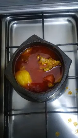 ظرف دیزی سنگی راه ابریشم مدل آپالوسا با ظرفیت 8 نفر