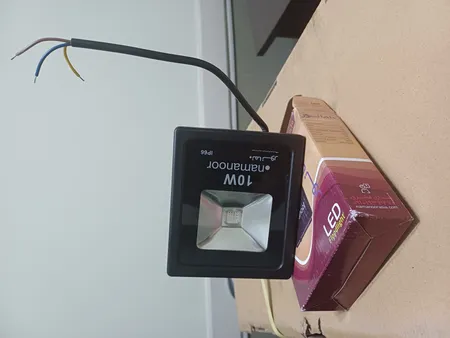 پروژکتور 10 وات نمانور مدل هفت رنگ RGB