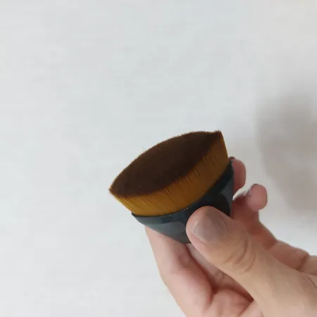 برس آرایشی مدل نانو پر تراکم