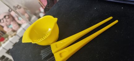 کاسه رنگ ابرو مدل ونوس به همراه برس رنگ مو مجموعه 2 عددی