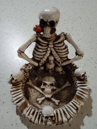 زیرسیگاری طرح اسکلت کد HE-002