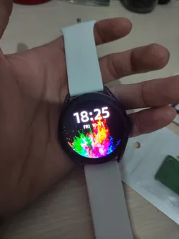 ساعت هوشمند گلوریمی مدل M1 Pro دارای قابلیت های صفحه نمایش رنگی، صفحه نمایش لمسی، کنترل موسیقی، کنترل سطح اکسیژن، بند سیلیکونی